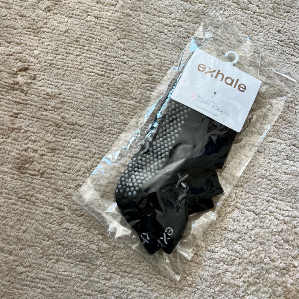 Exhale x Tavi Noir Grip Socks